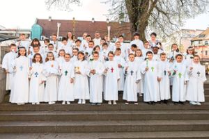 In der katholischen Kirche Heilig Geist in Balingen haben 38 Kinder ihre Erstkommunion empfangen.  Foto: Schoen