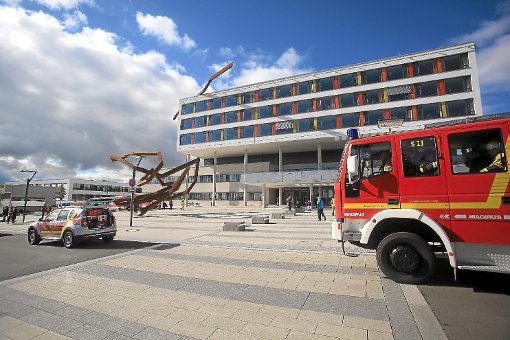 Kein seltenes Bild: Bereits 17 Mal musste die Feuerwehr Villingen-Schwenningen seit der Eröffnung im Juli zum neuen Klinikum ausrücken, weil die Brandmeldeanlage  ausgelöst hat. Foto: Marc Eich