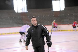 Ab dem 6. August möchte Wild-Wings-Trainer Stefan Mair wieder auf dem Schwenninger Eis das Training leiten.  Foto: Sigwart