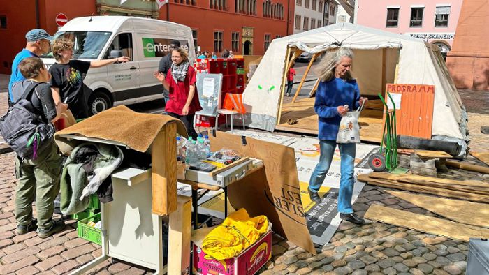 Das Klimacamp ist auf dem Freiburger Rathausplatz zurück