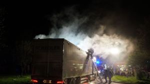 Bei Gruibingen und Pforzheim: Zwei Lkw-Brände in der Nacht auf der A8 – Vollsperrung Richtung Stuttgart