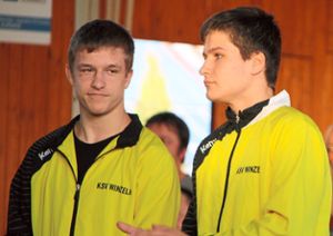 Philipp (links) und Marius Ganter vom KSV Winzeln kämpften gemeinsam beim Römercup des ASV Ladenburg. Foto: Trik Foto: Schwarzwälder-Bote
