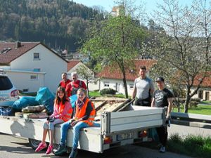 Viel Unrat haben die Helfer bei der Straßberger Flurputzete gesammelt. Foto: Bantle Foto: Schwarzwälder Bote