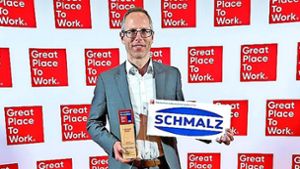 Daniel Just, Leiter Personalwesen, nahm die Auszeichnung  in Köln entgegen. Foto: J. Schmalz GmbH