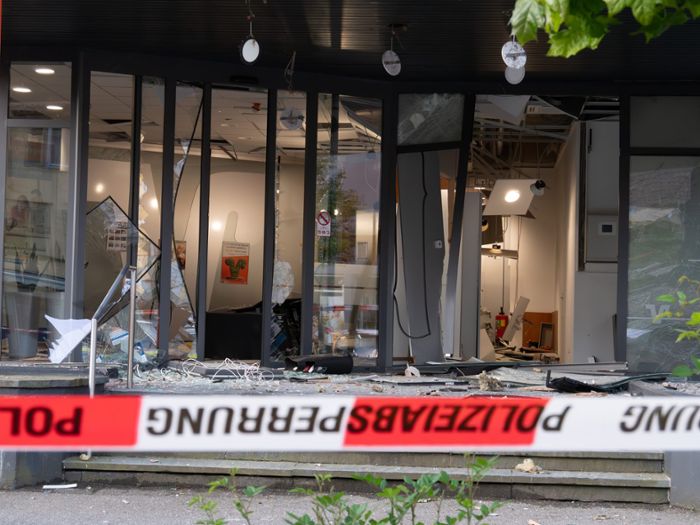 Täter auf der Flucht: Geldautomatensprengung in Sulzer Volksbank