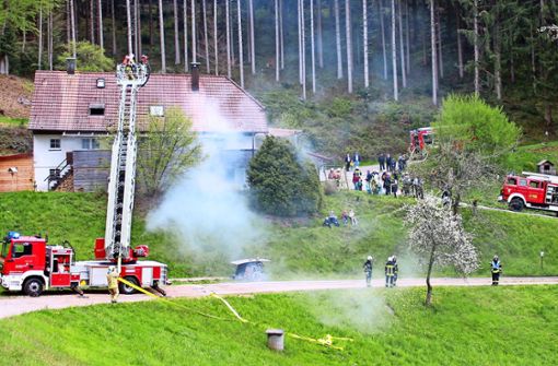 90 Feuerwehrleutearbeiteten am abgelegenen Ebleshof mehrere Szenarien ab, Foto: Störr