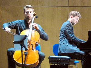 Ein außergewöhnliches Konzert mit dem Duo Staemmler   war im Nagolder Kubus zu erleben. Foto: Kosowska-Németh Foto: Schwarzwälder Bote