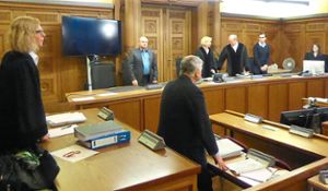 Gestern begann der Prozess gegen das Trio vor dem Tübinger Landgericht.  Foto: M. Bernklau Foto: Schwarzwälder Bote