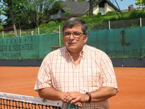 Jürgen Seubert ist seit 31 Jahren Leiter der Tennisabteilung in Oberschopfheim.  Foto: Bohnert-Seidel Foto: Schwarzwälder Bote
