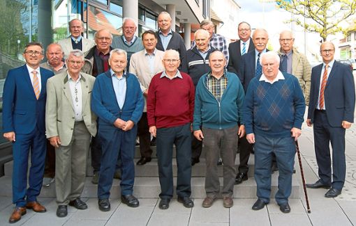 Die Raiffeisenbank Geislingen-Rosenfeld hat Mitglieder für 50 und 60 Jahre Treue zur Genossenschaft ausgezeichnet. Foto: Renner Foto: Schwarzwälder Bote