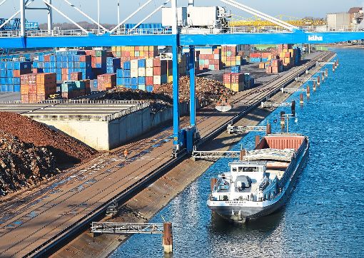 Die Liegeplätze im Kehler Hafen, der für weitere 25 Jahre betrieben werden darf, sollen an die Erfordernisse der bis zu 135 Meter langen Schiffe angepasst werden.  Foto: Hafenverwaltung
