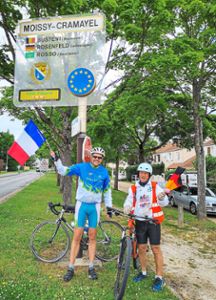 Ankunft in Moissy-Cramayel: 615 anstrengende Kilometer liegen hinter Michael Dihlmann und Marc Garnault. Fotos: privat Foto: Schwarzwälder Bote