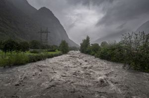 Biasca: Der Fluss Brenno führt nach starken Regenfällen in der Südschweiz viel Wasser. Foto: Pablo Giananazzi/Keystone/TI-PRE/dpa