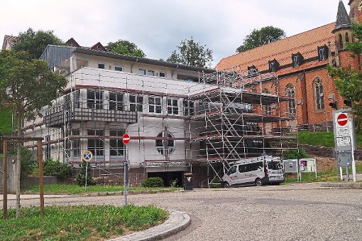 Auf vollen Touren laufen derzeit die Arbeiten am katholischen Gemeindezentrum in Bad Wildbad. Foto: Krokauer