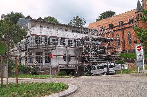Auf vollen Touren laufen derzeit die Arbeiten am katholischen Gemeindezentrum in Bad Wildbad. Foto: Krokauer