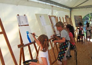 Kunstnachwuchs: Im Zelt der Jugendkunstschule an der Stadthalle sind in den vergangenen Monaten viele junge Kreative zugange gewesen. Foto: Privat Foto: Schwarzwälder-Bote