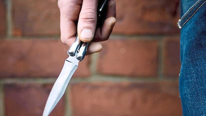 Jugendlicher erpresst in Bad Dürrheim mit Messer Bargeld 