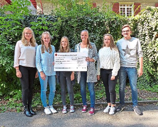 Den stolzen Betrag von knapp 15 000 Euro können die Schüler an Unicef überweisen. Foto: Gräber Foto: Schwarzwälder-Bote