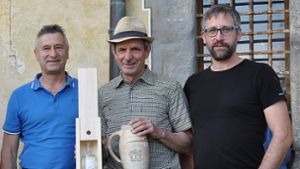 Die Sieger der Mostprobe: Mitte Peter Keller (Mitte), Jörg Mattes(rechts) und Johannes Faitsch. Foto: Reinhardt