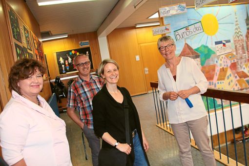 Schulleiterin Elisabeth Opel hat GEW-Besuch: Sandrina Vogt, Markus Schütz und Elke Lauinger-Packmohr (von rechts). Foto: Heinig Foto: Schwarzwälder Bote