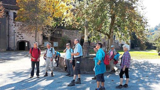Die Wanderer besuchten auch den Klosterhof. Foto: SWV Foto: Schwarzwälder Bote