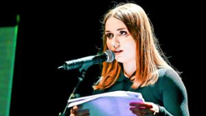 Milla Hermann, die gerade Abitur am Max-Planck-Gymnasium macht,  erzielte bei ihrer zweiten Teilnahme Poetry-Slam am Freitag einen Achtungserfolg. Foto: Baublies