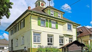 Das Bürgerhaus in Cresbach-Oberwaldach gilt als Vorzeige-Objekt. Die Außenrenovierung soll bis Mitte Mai 2024 abgeschlossen werden. Foto: Walter Maier