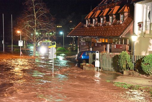 In Schiltach musste die Feuerwehr kurz vor Heiligabend zu einem Hochwasser-Einsatz ausrücken. Zum Artikel Foto: Wegner