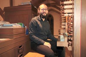 Julian Handlos an der Orgel der Stiftskirche Foto: Haberer Foto: Schwarzwälder Bote