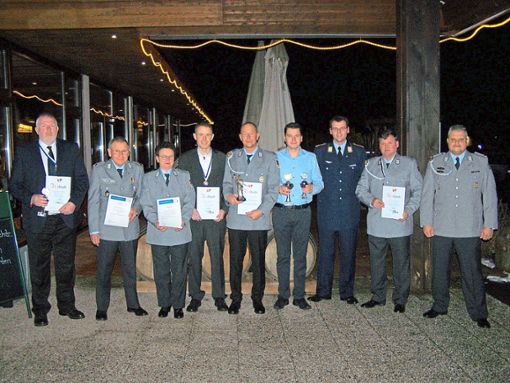 Mehrere Reservisten bekamen Preise für ihre Teilnahme bei der Vereinsmeisterschaft.  Foto: Privat Foto: Schwarzwälder Bote