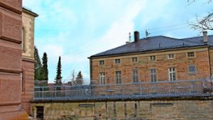 Das Gebäude des Hechinger Gefängnisses liegt in direkter Nähe zum Gerichtsgebäude (links). Foto: R. Roth