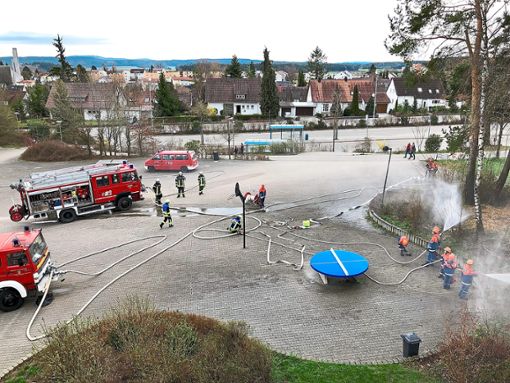Das Rottweiler Leibniz-Gymnasium bot den richtigen Rahmen für die Übung. Foto: Feuerwehr Foto: Schwarzwälder Bote