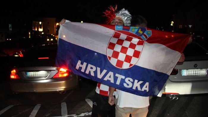 Feiernde Kroaten verletzen Polizisten