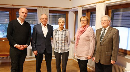 Die neu aufgenommenen Mitglieder (von links): Präses Josef Kreidler, Werner und Margaretha Kunz sowie  Gudrun Hermle mit dem Vorsitzender Walter Kirner. Foto: Schwarzwälder Bote