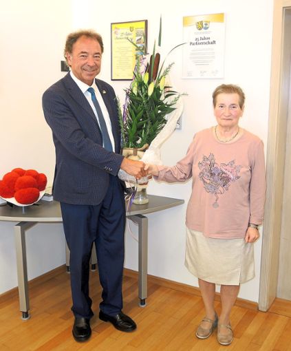 Bürgermeister Siegfried Eckert dankte Hilde Aberle für ihren Einsatz. Foto: Jehle Foto: Schwarzwälder Bote