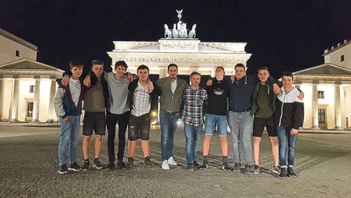 Das durfte natürlich nicht fehlen: Die Handballer besuchten auch das Brandenburger Tor. Foto: Weichenhein Foto: Schwarzwälder Bote