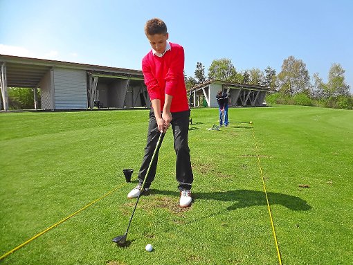 Für die Besucher des Hechinger Golfclubs gab es beim Tag der offenen Tür die Möglichkeit, die Sportart auszuprobieren.  Foto: Scheu Foto: Schwarzwälder-Bote