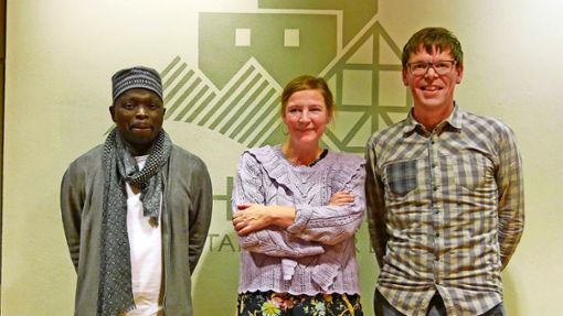 Sie sind die neuen Stadtschreiber: Ibrahim Ndiaye „Ibou“ (von links), Simone Scharbert und Markus Köhle. Foto: Dorn