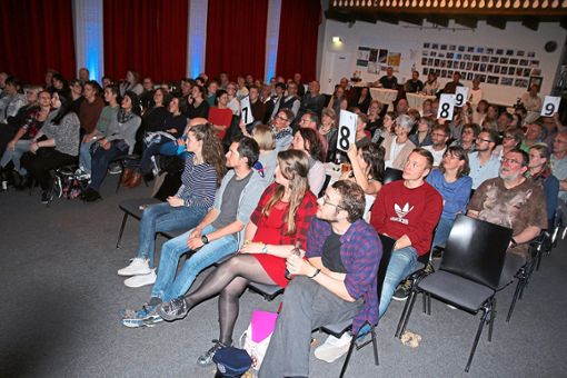 Zufällig ausgewählte Zuschauer bilden die Jury. Foto: Hübner Foto: Schwarzwälder Bote