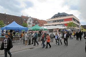Der Wochenmarkt soll Leben rund um den Marktbrunnen bringen – so wie  bei der HGV-Leistungsschau im Jahr 2010.  Foto: Fritsch