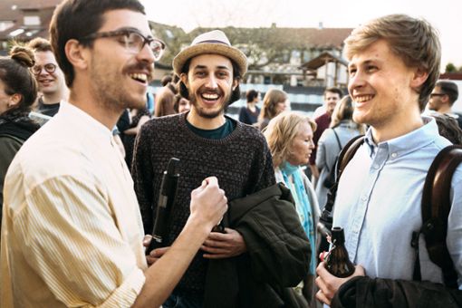 Friedemann Bauknecht (Mitte) blickt auf das erste Jahr mit seiner Agentur Soundsgood zurück. Foto: Roth Foto: Schwarzwälder Bote