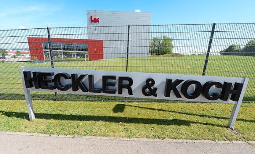 Firmenlogo und Werksgebäude des Waffenherstellers Heckler & Koch. Foto: Schwarzwälder Bote
