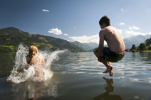 Rein ins kühle Nass: In der Region laden viele Seen zum Schwimmen und Verweilen ein. Foto: a2l/ Shutterstock