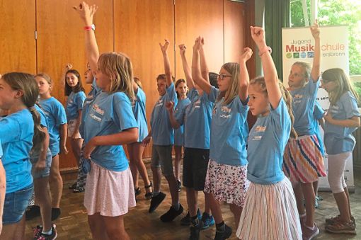 Viel Spaß hatten die Jungen und Mädchen beim Auftritt der singenden Grundschule.  Foto: Schule Foto: Schwarzwälder Bote
