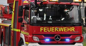 In Bad Dürrheim rückte die Feuerwehr zu einem Schwelbrand in einem Hotel aus. (Symbolbild) Foto: dpa