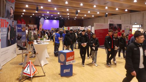 Zahlreiche Jugendliche haben sich am Freitag bei der Jobmesse in Lahr über Berufsmöglichkeiten informiert Foto: Köhler