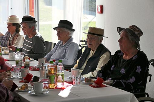 Alle Bewohner trugen unterschiedliche Kopfbedeckungen beim Hütefest. Foto: Haus auf dem Wimberg Foto: Schwarzwälder Bote