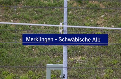 In Merklingen auf der Schwäbischen Alb halten nun auch Züge. Foto: IMAGO//Arnulf Hettrich