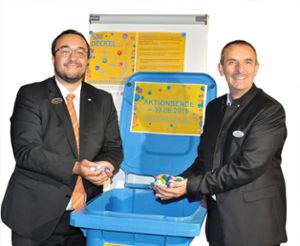 Noch bis 30. Juni können Kunststoffdeckel  bei der Volksbank abgegeben werden.  Foto: Volksbank Foto: Schwarzwälder Bote