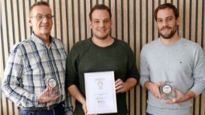 Reiner, Marius und Ferdinand Hammer freuen sich über die Auszeichnung als „Arbeitgeber der Zukunft“. Foto: Sabine Stadler